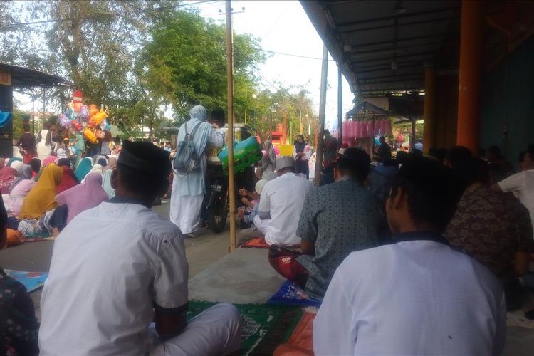 Kemunculan Ular Bikin Shaf Jamah Sholat Id Kocar kacir(JUNAEDI)
