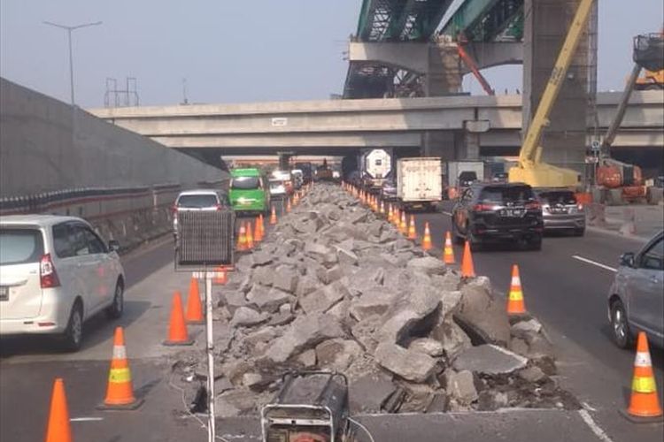 Pemeliharaan Jalan Tol Jakarta-Cikampek, Minggu (11/8/2019)
