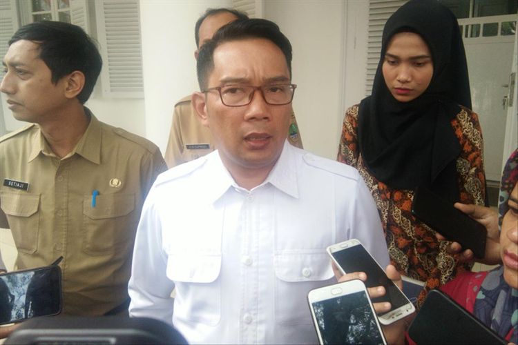 Gubernur Jawa Barat Ridwan Kamil saat diwawancarai di Gedung Pakuan, Jalan Otista, Senin (12/8/2019).