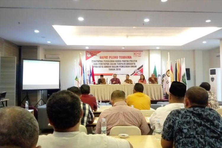 Komisi Pemilihan Umum (KPU) Kota Ambon menggekar rapat pleno terbuka penetapan hasil perolehan jumlah kursi partai politik dan calon terpilih Anggota DPRD Kota Ambon di Hotel Amaris Ambon, Rabu (13/8/2019)