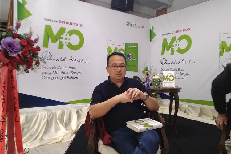 Akademisi dan Praktisi Bisnis Rhenald Kasali dalam peluncuran buku terbarunya di Bekasi, Selasa (13/8/2019)