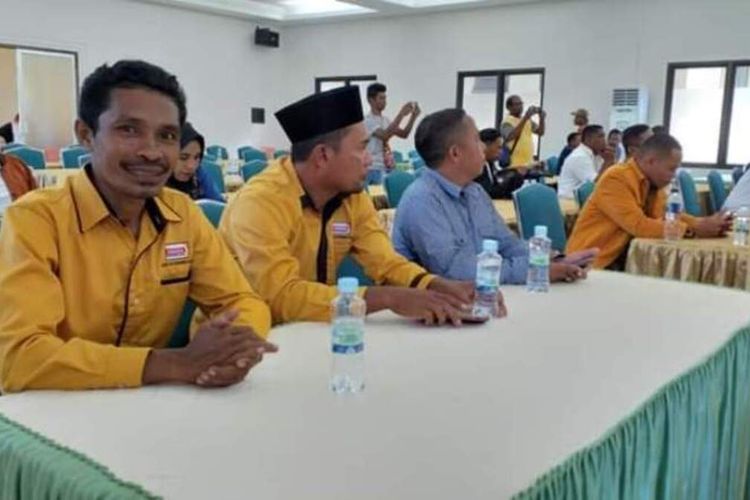 Rusli Sosal (36) Anggota DPRD Kabupaten Seram Bagian Barat, Maluku Terpilih saat mengikuti rapat pleno terbuka penetapan jumlah kursi dan calon terpilih anggota DPRD di Piru, Rabu (13/8/2019) FOto Rusli Sosal