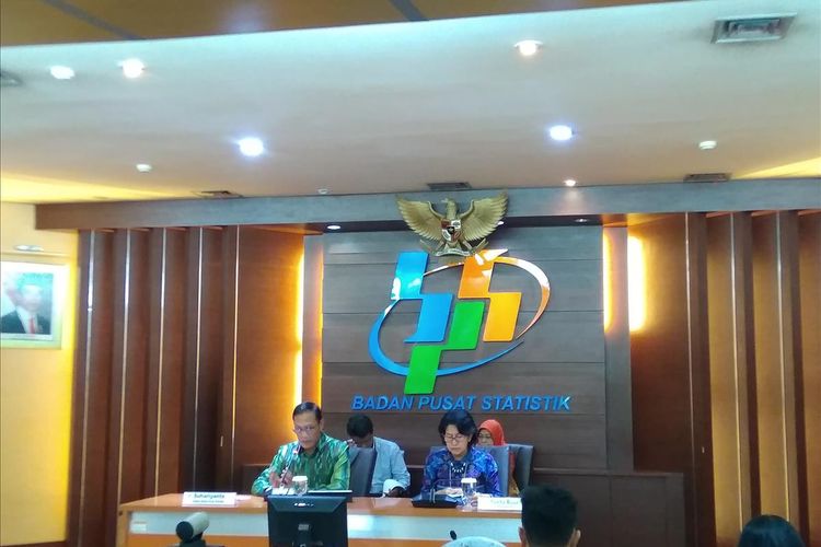 Kepala BPS Suhariyanto saat menjelaskan posisi ekspor impor Indonesia periode Januari-Juli 2019 di Jakarta, Kamis (15/8/2019).