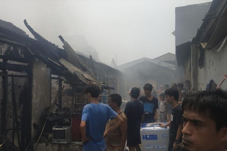 8 Rumah Kontrakan di Jalan Assyairiyah, Kelurahan Penggilingan, Cakung, Jakarta Timur Terbakar, Diduga Karena Kebocoran Gas, Kamis (15/8/2019).