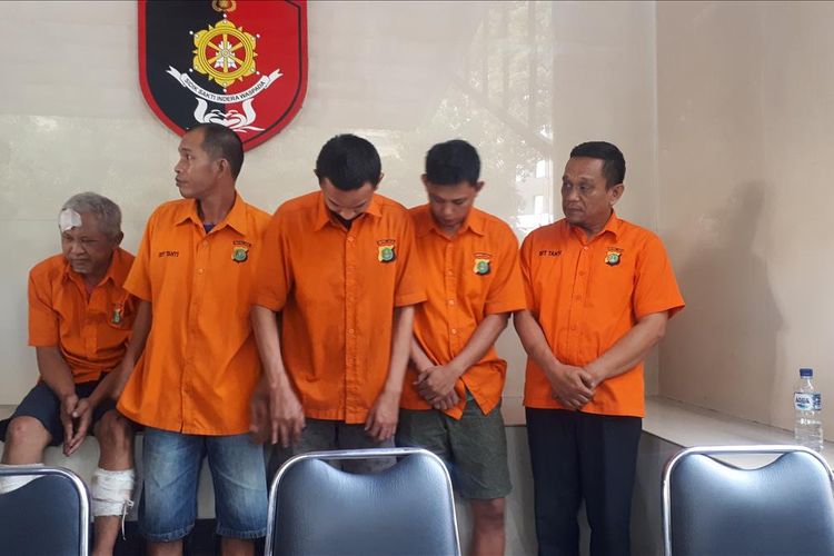 Tersangka tindak pidana dalam konferensi pers di Polda Metro Jaya, Jakarta Selatan, Kamis (15/8/2019).