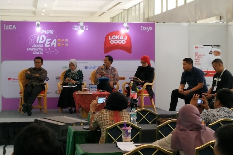 Executive Director ATT Authorized Global Partner Alibaba.com, Amalia Prabowo (tengah) menjadi pembicara pada diskusi yang digelar oleh Asosiasi e-Commerce Indonesia (idEA) di JCC, Jakarta, Jumat, (16/8/2019).