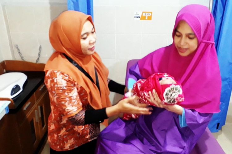 Seorang ibu melahirkan bayi perempuan yang bertepatan dengan hari Kemerdekaan 17 Agustus, pukul 10.30 wita di Rumah Sakit ST Madyang, Kota Palopo, Sulawesi Selatan, Sabtu (17/08/2019).