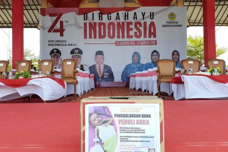 Arka Artino, bocah yang berusia 1 tahun 6 bulan di Kabupaten Karimun, Kepulauan Riau ini di diagnosa menderita penyakit jantung bocor dan penyemputan pembuluh darah. Untuk menjalani operasi dirinya harus menyiapkan biaya hingga Rp 250 juta