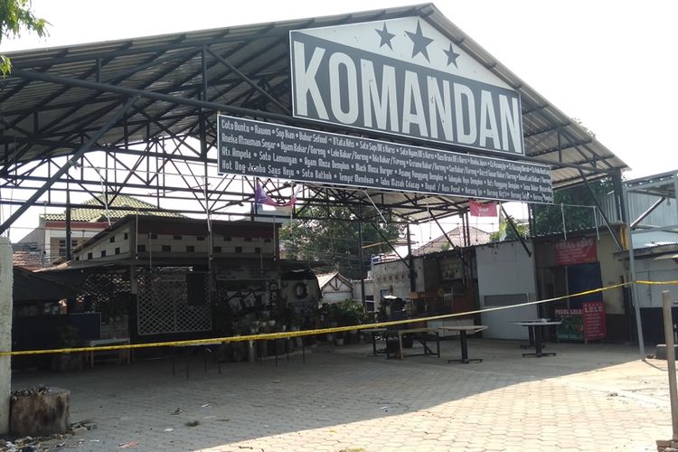Kondisi restoran komandan di Tebet, Jakarta Selatan dua Minggu setelah bentrok antara suporter, Senin (19/8/2019)