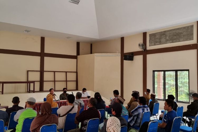 Suasana sosialisasi pemasangan patok KIPP di Kantor Kecamatan Sepaku, Kabupaten Penajam Paser Utara, Kalimantan Timur. 