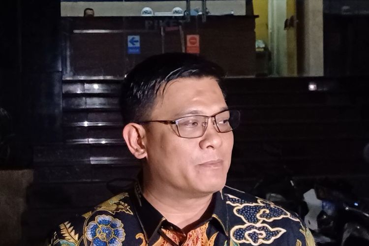 Direktur Reserse Kriminal Khusus (Dirkrimsus) Polda Metro Jaya Kombes Ade Safri Simanjuntak saat ditemui wartawan di Mapolda Metro Jaya, Jumat (13/10/2023).
