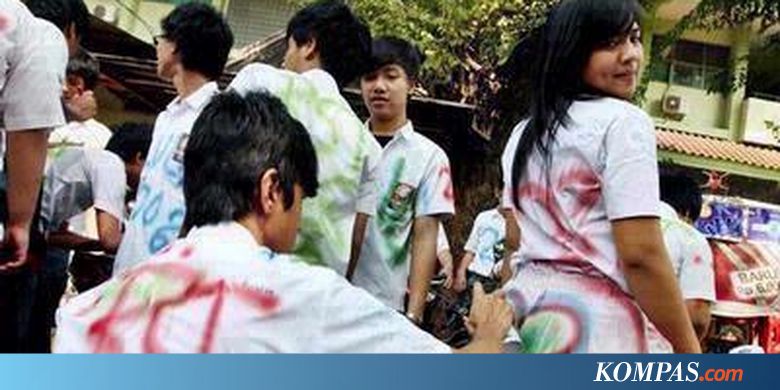 Lulus Un Copot Jilbab Dan Sobek Rok