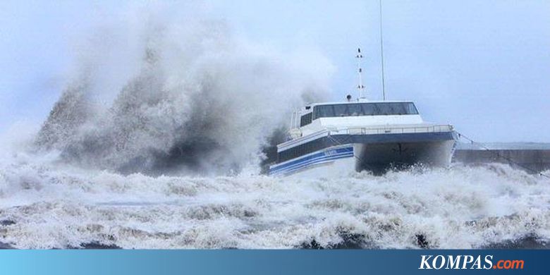 Kmp Muria Berhasil Sandar Di Pantai Kartini Jepara