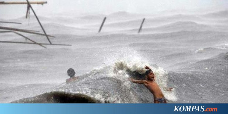 Seorang Remaja Terseret Ombak Di Pantai Widarapayung