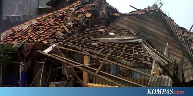 Tabung Gas 12  Kg Meledak Atap  Dua Rumah  Runtuh Kompas com