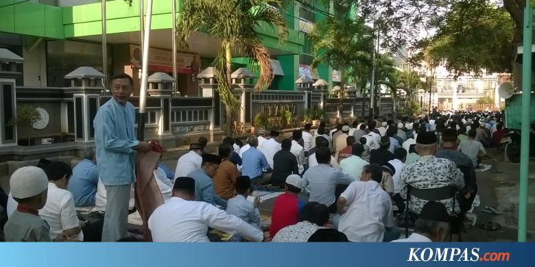 Sebagian Umat Islam di Jakarta Shalat Idul Adha pada Hari 