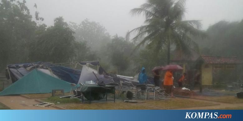 Hujan Deras dan Angin Kencang Iringi Pemakaman Sutan 