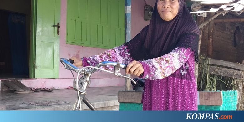 Kumpulkan Uang Rp 5.000 Selama 28 Tahun, Penjual Kerupuk Ini Naik Haji