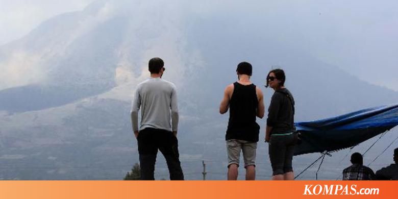 2053565turis sinabung780x390