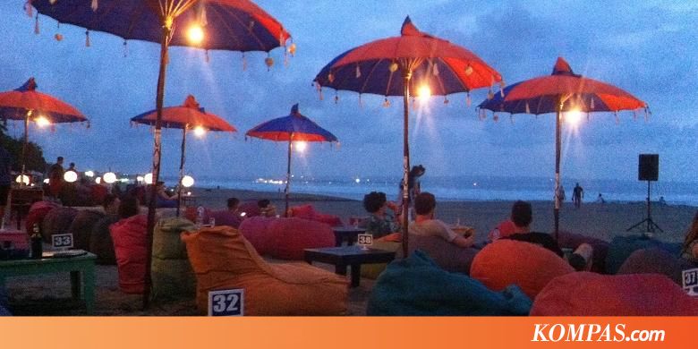 Cerita Senja yang Hilang di Bawah Warna warni Payung 