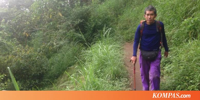 Willem Sigar Lihat Petilasan Makam di Puncak Gunung ...