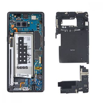 Jeroan di bagian belakang Galaxy Note 8, termasuk unit kamera ganda, baterai, dan ruang untuk stylus.