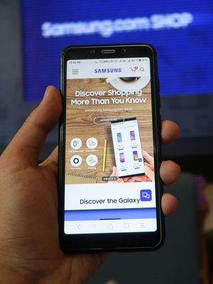 Tampilan situs toko online Samsung.