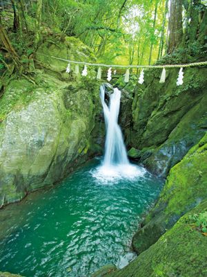 Air terjun Higashi no Taki.