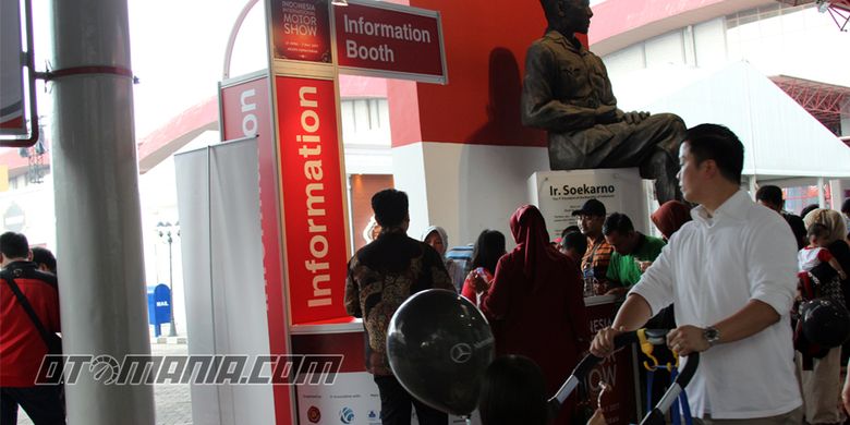 Information Booth buat menjawab semua pertanyaan tentang IIMS 2017