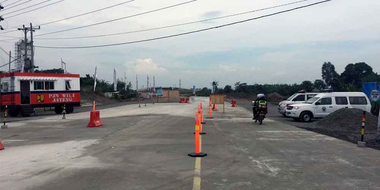 Kondisi pintu keluar Gandulan di Jalan Tol Brebes (Kaligangsa) - Gringsing (Batang), Jumat (23/6/2017).
