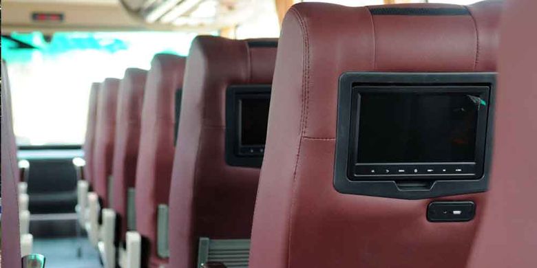 Bus tingkat baru dari PT Putera Mulya Sejahtera, melayani jurusan baru Bogor-Jakarta-Solo-Wonogiri. Di lantai atas tersedia 38 kursi, semuanya sudah dilengkapi sarana hiburan audio-video on demand.