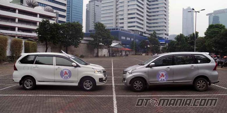 Perusahaan jasa rental kendaraan, PT Angelita Trans Nusantara, meluncurkan layanan berbasis aplikasi online bernama Atrans di Jakarta, Selasa (18/7/2017). 