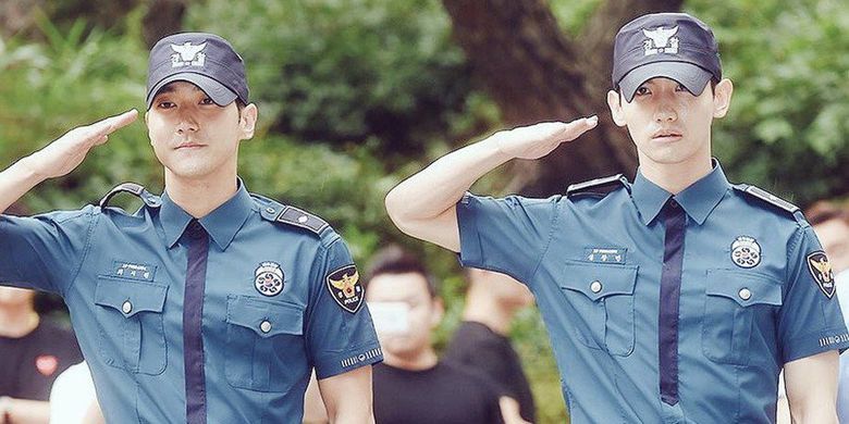 Choi Siwon “Super Junior” dan Changmin “TVXQ” selesai menjalani wajib militer mereka pada Jumat (18/8/2017).