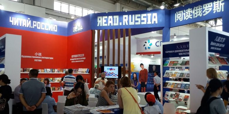 Penerbit Read Russia dari Rusia tampil dengan stan yang didominasi warna biru pada Beijing International Book Fair 2017 yang berlangsung di Beijing, China, 23-27 Agustus 2017.