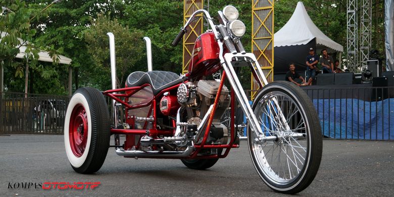 Sepeda motor roda tiga alias trike kustom bernama Ojo Dumeh yang dijadikan hadiah buat pemenang undian tiket Kustomfest 2017.
