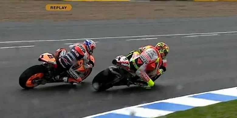 Insiden yang melibatkan Valentino Rossi dan Casey Stoner saat seri kedua Moto GP di Sirkuit Jerez, Spanyol tahun 2011.