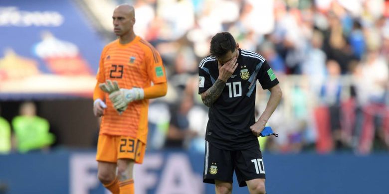 Reaksi pemain Argentina Lionel Messi seusai laga pertandingan Argentina melawan Islandia, penyisihan Grup D Piala Dunia 2018 di Otkrytiye Arena, Sabtu (16/6/2018). Pertandingan berakhir imbang 1-1, setelah Messi gagal memanfaatkan peluang tendangan penalti pada babak kedua.