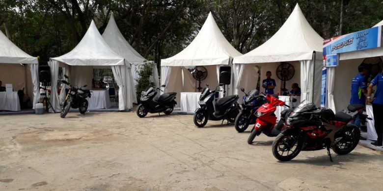 Sejumlah motor yang disediakan di area test ride di lokasi penyelenggaraan Otobursa Tumplek Blek 2018 di Gambir Expo, JIExpo Kemayoran, Jakarta, Sabtu (21/7/2018).