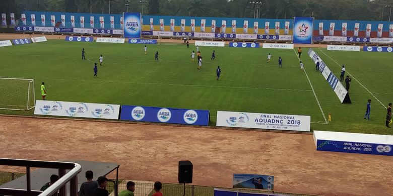 Tim sepakbola NTT saat bertanding melawan tim dari Papua dalam babak 16 besar Danone Nations Cup 2018, yang digelar di Stadion Soemantri Brodjonegoro, Jakarta Pusat, Sabtu (21/7/2018)