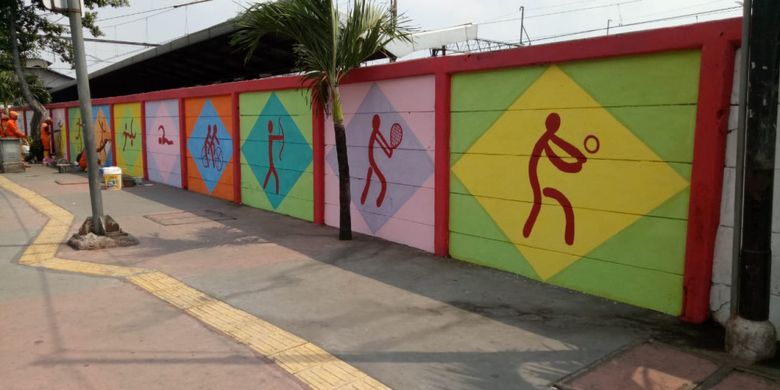 Mural Asian Games karya PPSU di Stasiun Jatinegara, Minggu (22/72018)