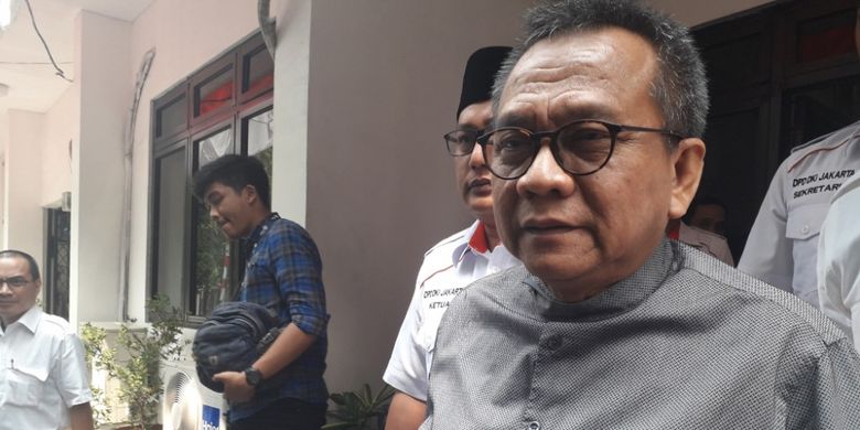 Politikus Partai Gerindra Mohamad Taufik memberikan pernyataan kepada wartawan di Kantor Bawaslu DKI Jakarta, Sunter, Kamis (16/8/2018).
