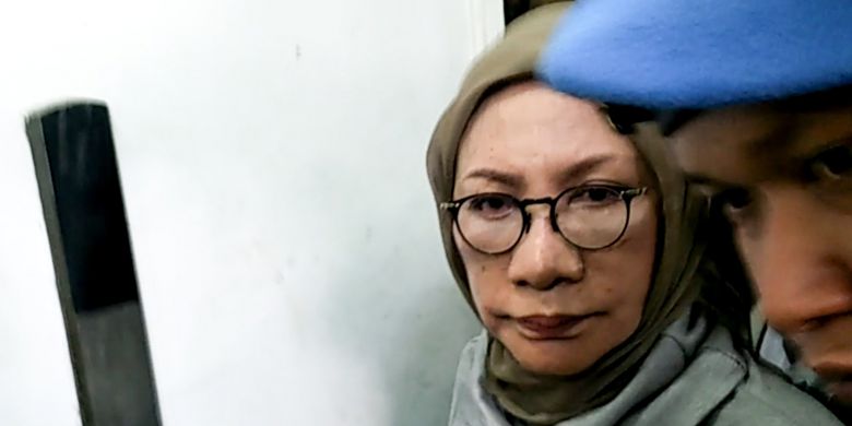 Aktivis Ratna Sarumpaet saat dibawa ke Polda Metro Jaya, Kamis (4/10/2018).