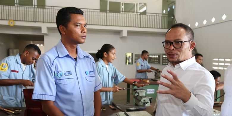 Menaker  M. Hanif Dhakiri saat mengunjungi Laboratoriun Pelatihan Politeknik ATMI Sikka (Kampus Cristo re Maumere), di NTT, Rabu (10/10/2018).