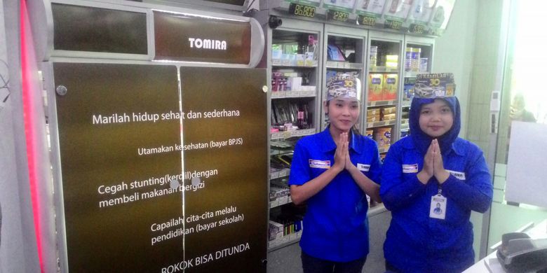 Display rokok dan iklan rokok berubah wajah di toko Tomira di Kulon Progo. Pemkab Kulon Progo memastikan bahwa ini upaya membatasi iklan dan promosi rokok di wilayahnya yang menerapkan program Kawasan Tanpa Rokok.