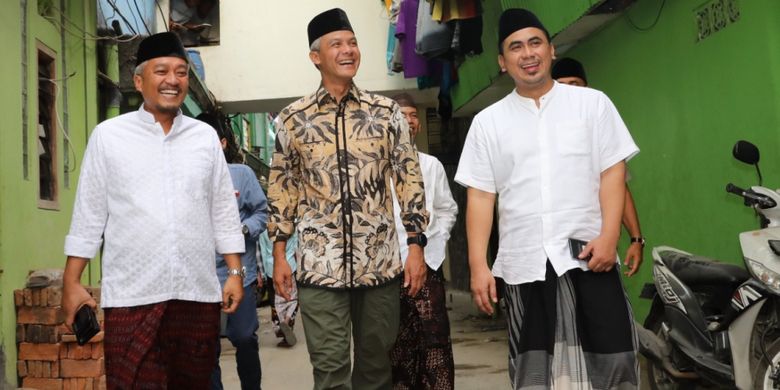 Wakil Gubernur Jawa Tengah (Jateng) Taj Yasin (Paling kiri) bersama Gubernur Jawa Tengah Ganjar Pranowo (tengah)