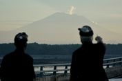 Minggu Pukul 22.14 Wita, Gunung Agung Kembali Meletus