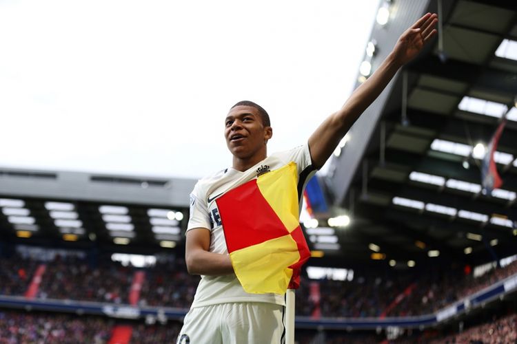 Kylian Mbappe merayakan gol AS Monaco ke gawang SM Caen pada partai lanjutan Ligue 1 - kasta pertama Liga Perancis - di Stadion Michel-dOrnano, Minggu (19/3/2017).