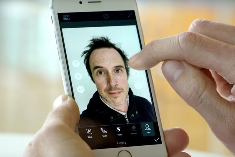 Adobe mengembangkan teknologi artificial intelligence dan machine learning untuk mempercantik selfie. 