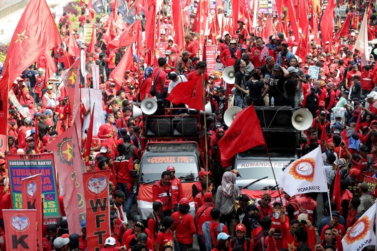 Ilustrasi: Buruh melakukan unjuk rasa di seputar bundaran Bank Indonesia, Jakarta, memperingati Hari Buruh Sedunia, Senin (1/5/2017).