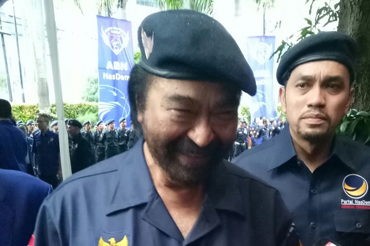 Ketua Umum Partai Nasdem Surya Paloh memberikan pernyataan soal hak angket KPK di Kantor DPP Nasdem, Jakarta, Selasa (2/5/2017)